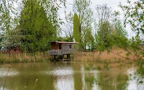 Lakeside Cabin On Stilts- 'Kingfisher'